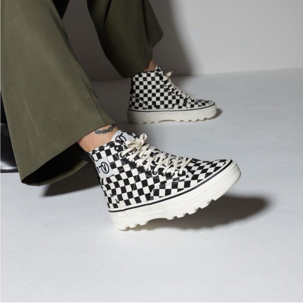 Vans Checkerboard Sentry WC Boot Sneakers Black and White Checkered Womens 6.5